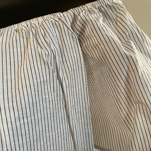 Express Off-Shoulder Striped Top - Picture 3 of 4